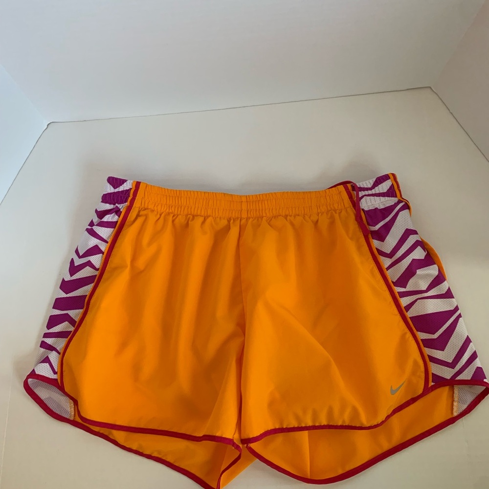 Women’s NIKE DRI FIT Shorts XL